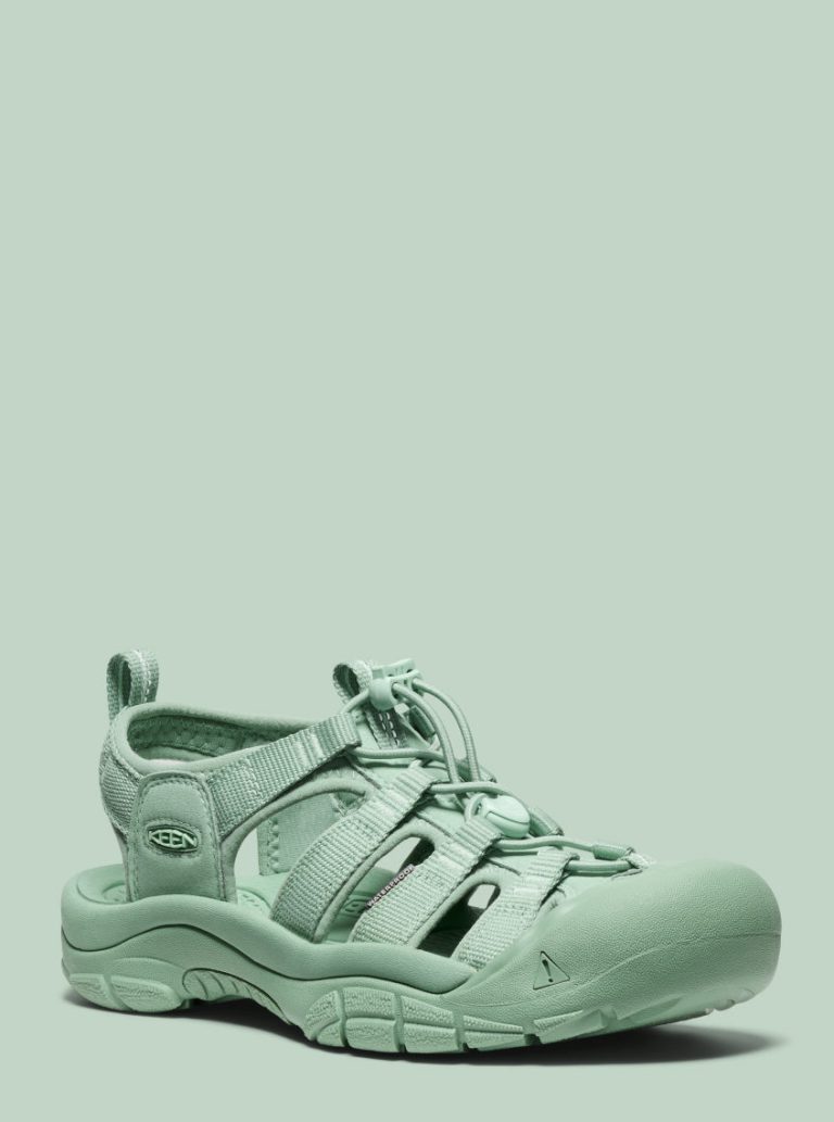 Women's Newport      >