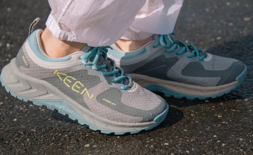 Women's Versacore Waterproof Shoe  |  Beaujolais/Gold Flame - Image 7